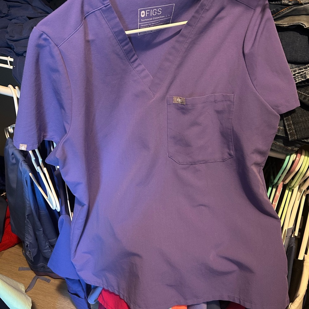 FIGS Amethyst Scrub Top L